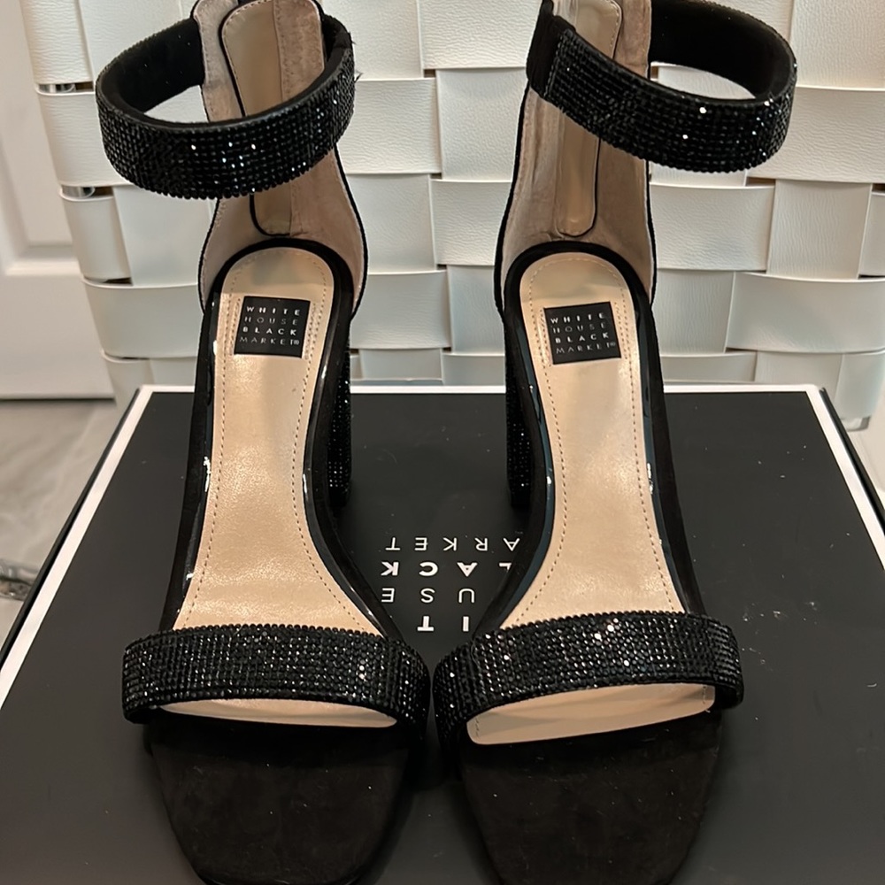 NWT White House Black Market Heeled Sandals 🌸